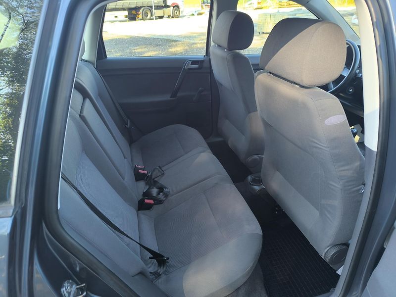 Volkswagen Polo (2004) 1.2 DOLOŽENÉ KM - fotka 15 z 28