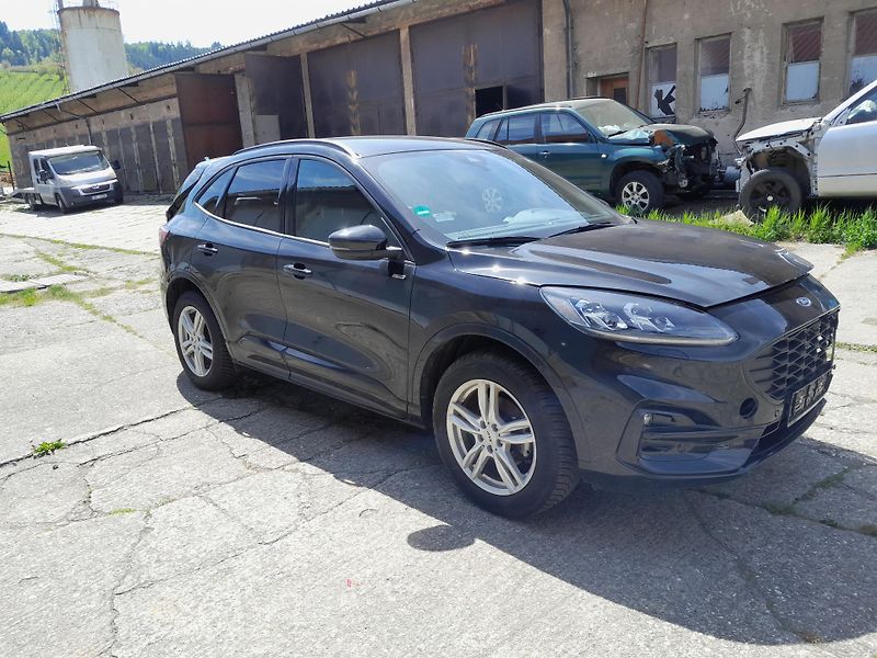 Ford Kuga 2,5 PHVE ST Line - fotka 3 z 17