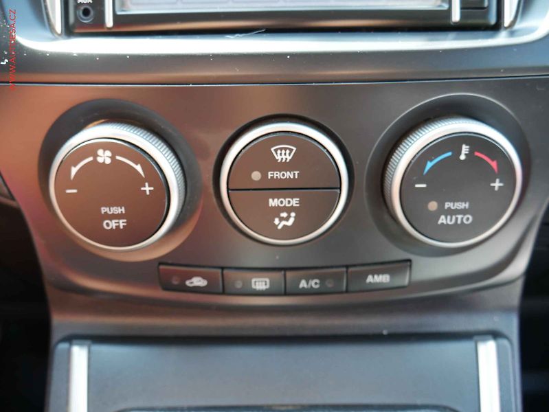 Mazda 5 (2011) 1.6 MZ-CD, AC, park.asist - fotka 18 z 21