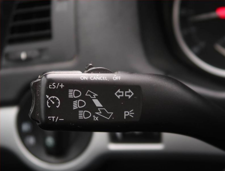 Škoda Octavia (2012) Ambition 1.6 TDI, Tempomat - fotka 17 z 19