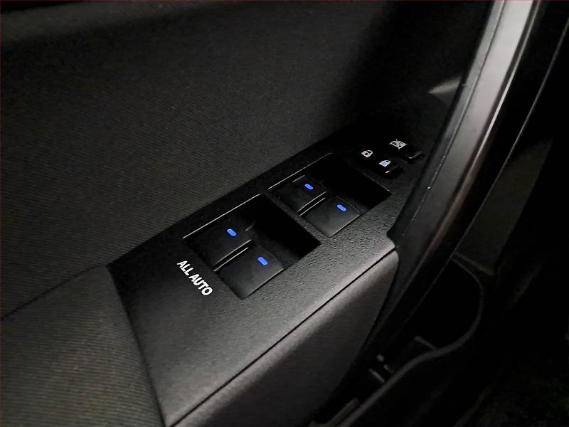 Toyota Corolla (2017) 1.6 Valvematic, ČR,1.maj - fotka 15 z 16