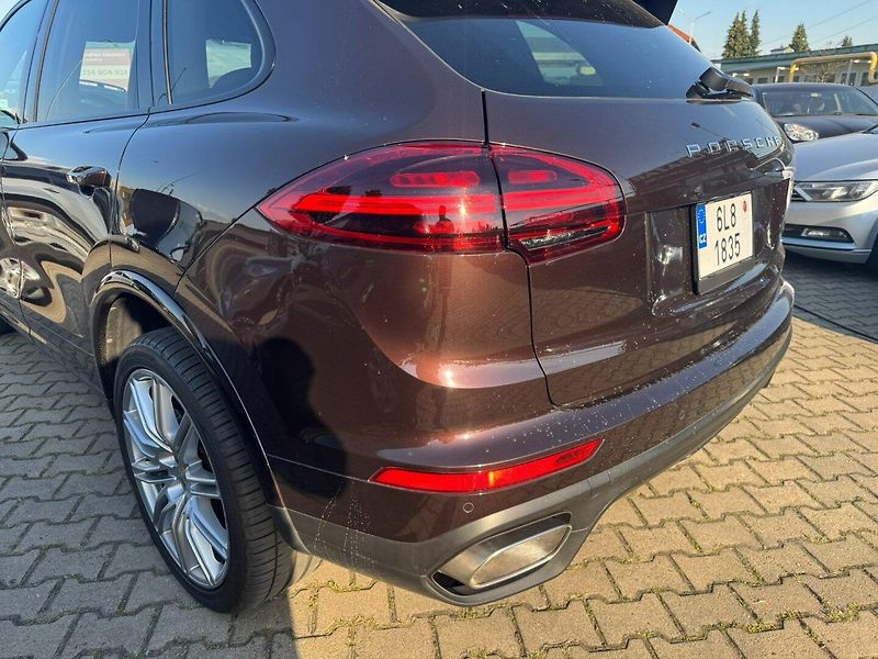 Porsche Cayenne (2017) PLATINUM 4X4 3,6i 220 KW DPH - fotka 12 z 50