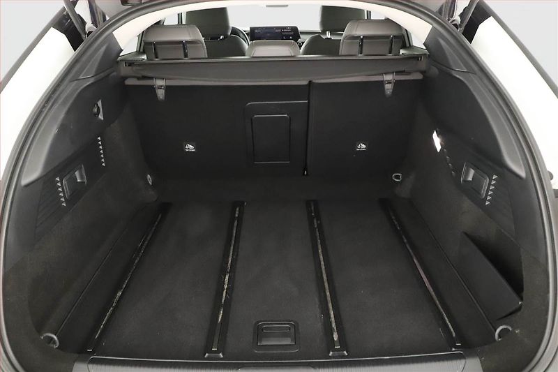 Citroën C5 X (2022) 1.2 PureTech - fotka 11 z 18