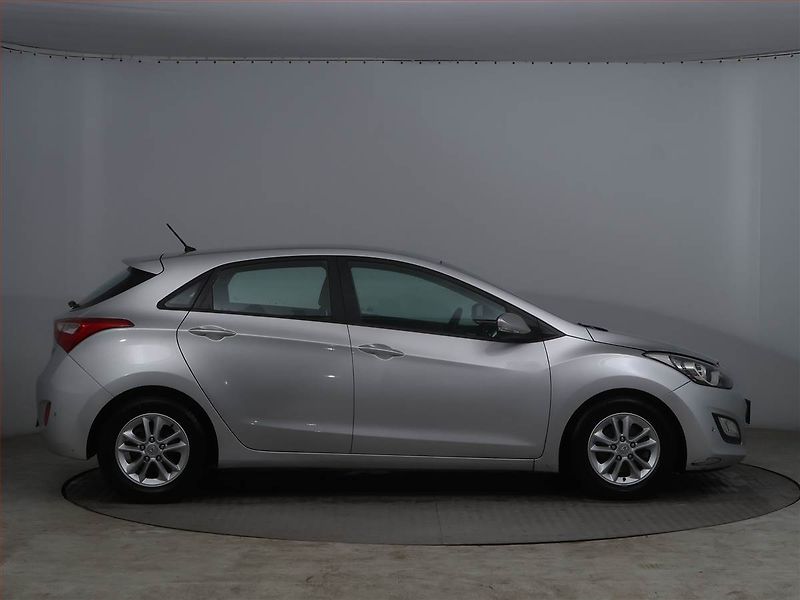 Hyundai i30 (2013) 1.6 CRDi, ČR,1.maj, Serv.kniha - fotka 6 z 6