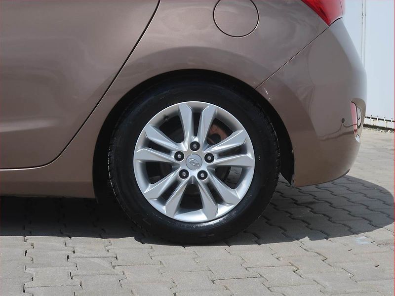 Hyundai i30 (2014) 1.4 CVVT, Serv.kniha, Tempomat - fotka 14 z 16