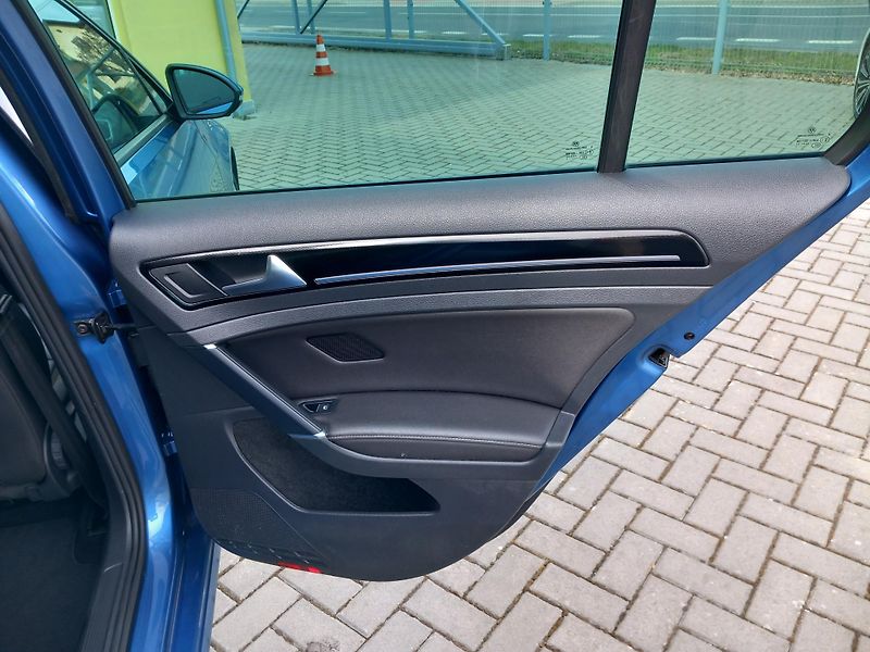 Volkswagen Golf (2013) VII 2,0TDi 110kw 1.MAJITEL - fotka 20 z 39