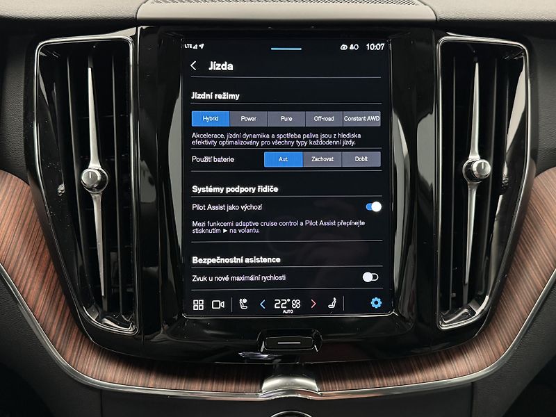Volvo XC60 T8 AWD RECHARGE REZERVACE - fotka 38 z 46
