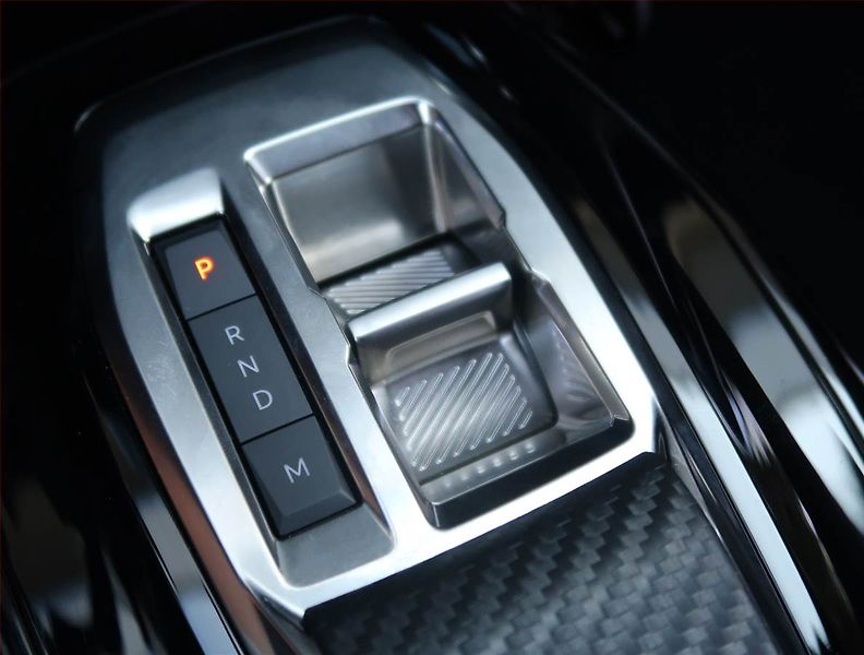 Peugeot 2008 (2024) Allure 1.2 PureTech - fotka 13 z 22