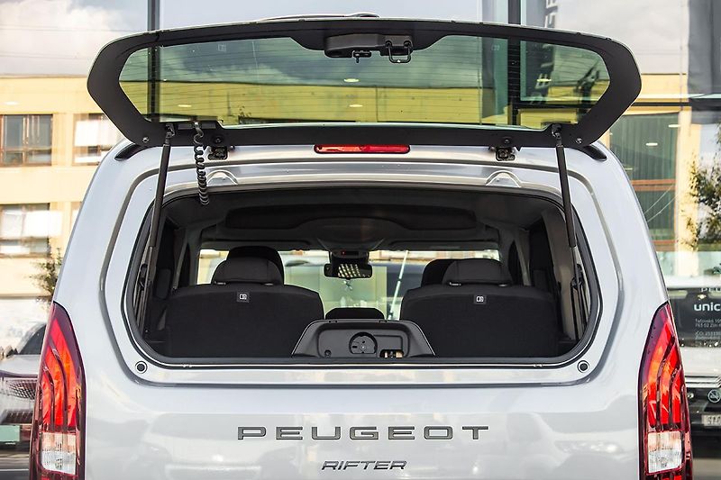 Peugeot Rifter (2026) 1,5 LONG GT 7 míst 130k EAT8 - fotka 7 z 24