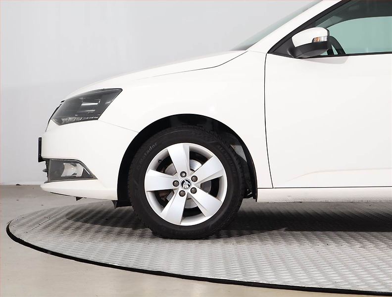 Škoda Fabia (2017) 1.0 TSI - fotka 14 z 19