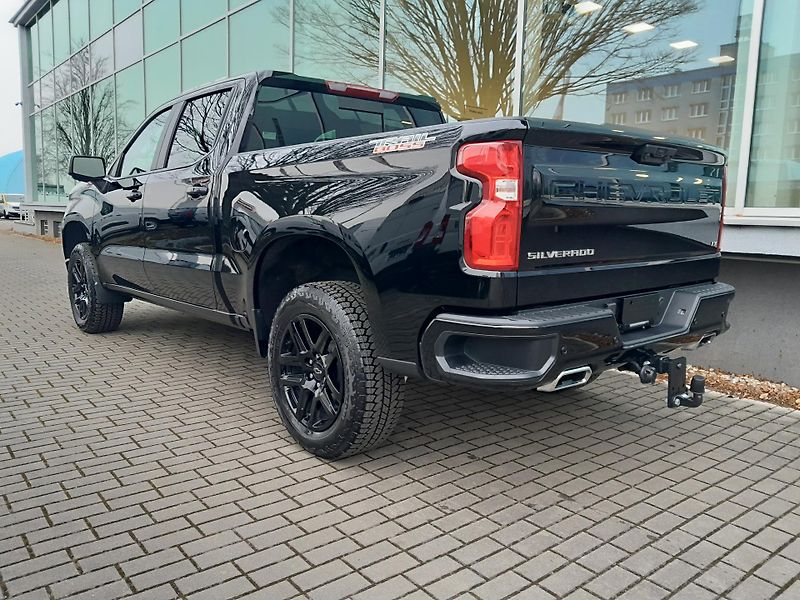 Chevrolet Silverado (2026) 6,2 V8 Trail Boss Z71 - fotka 4 z 45