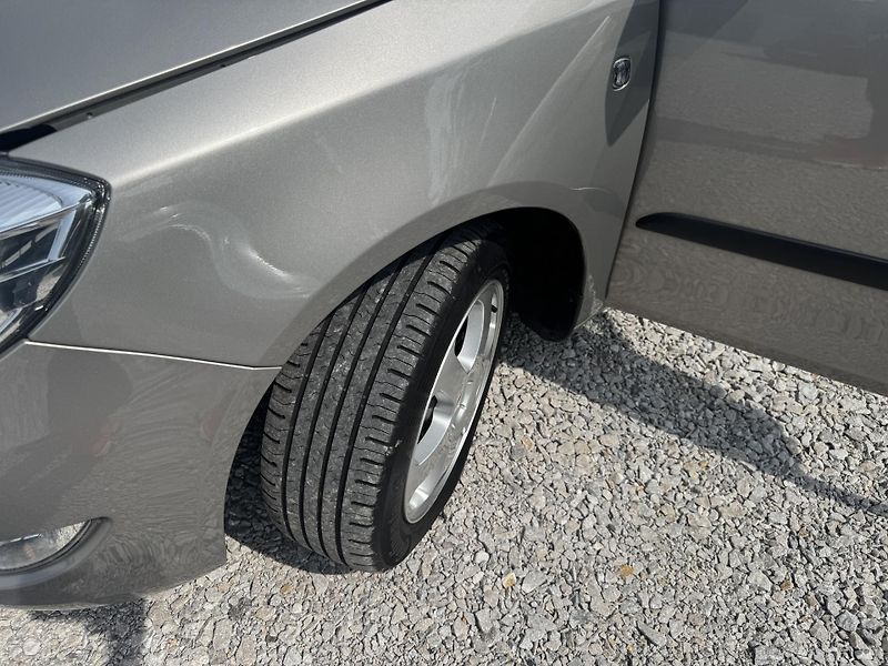 Škoda Fabia 1.2TSi,rezervace  - fotka 26 z 36