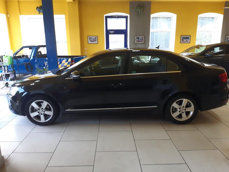 Volkswagen Jetta 1.2 TSI DigiKlima 33000km!! - fotka 4 z 22