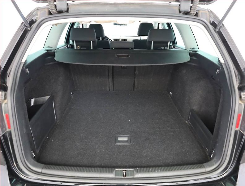 Volkswagen Passat (2009) 1.4 TSI EcoFuel, nová STK - fotka 14 z 14