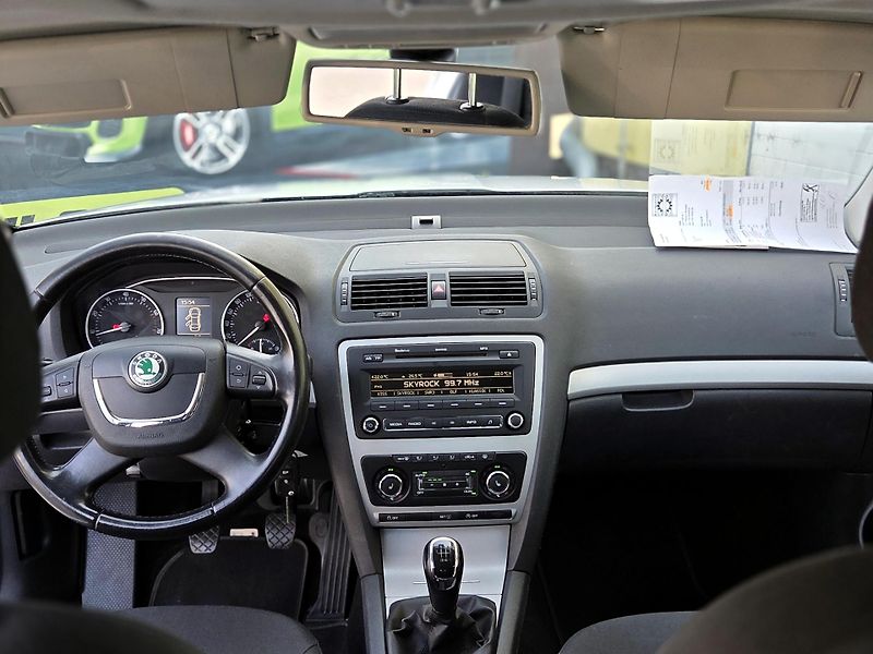 Škoda Octavia 1,4TSi 1.maj, rozvody, xenony  - fotka 32 z 43