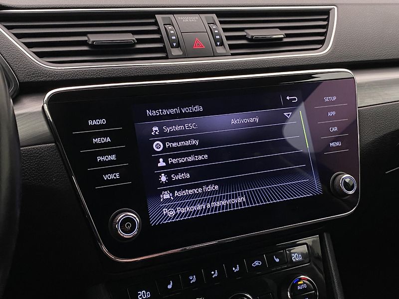 Škoda Superb 2.0TDI 140kW STYLE 4x4 DSG CZ - fotka 42 z 52