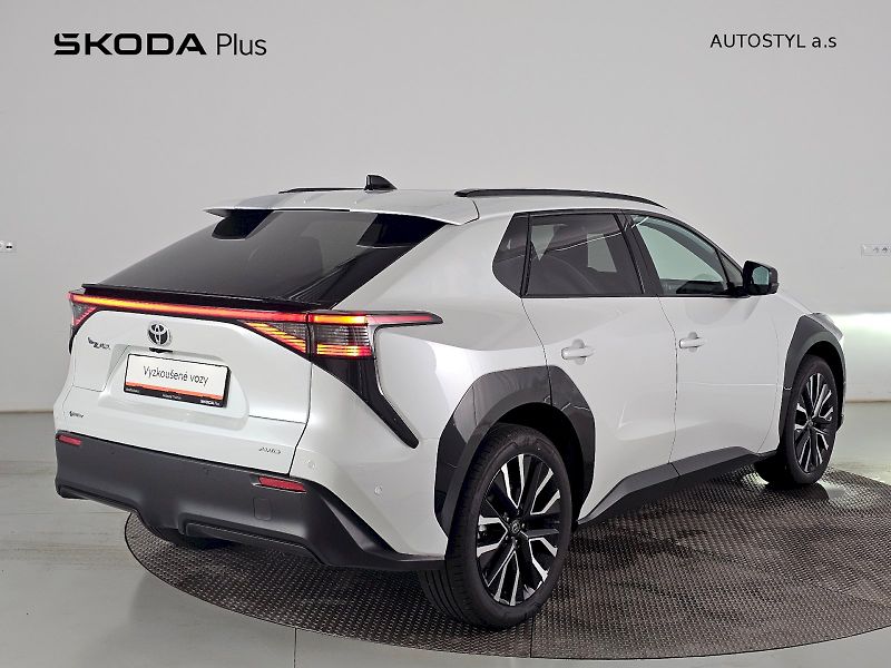 Toyota bZ4X (2026) FACELIFT AWD 343k EXECUTIVE - fotka 2 z 33