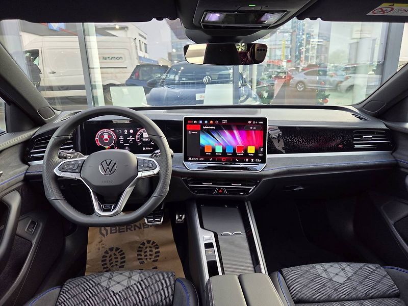 Volkswagen Passat Variant (2025) R-Line 2.0 TDI BlackStyle - fotka 18 z 51