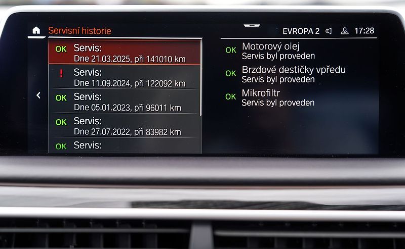 BMW Řada 7 750i xDrive Mpaket/530 PS - fotka 43 z 47