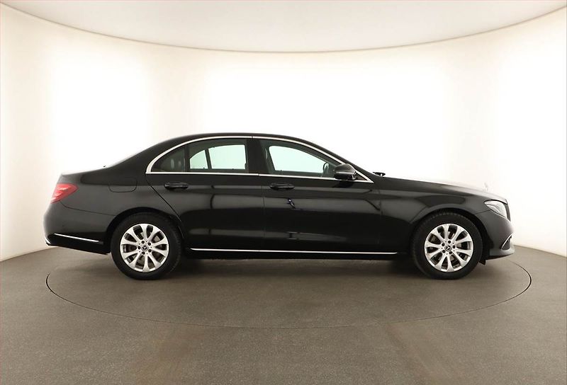 Mercedes-Benz Třídy E (2018) E 220 d, Automat, Kůže, Navi - fotka 6 z 18