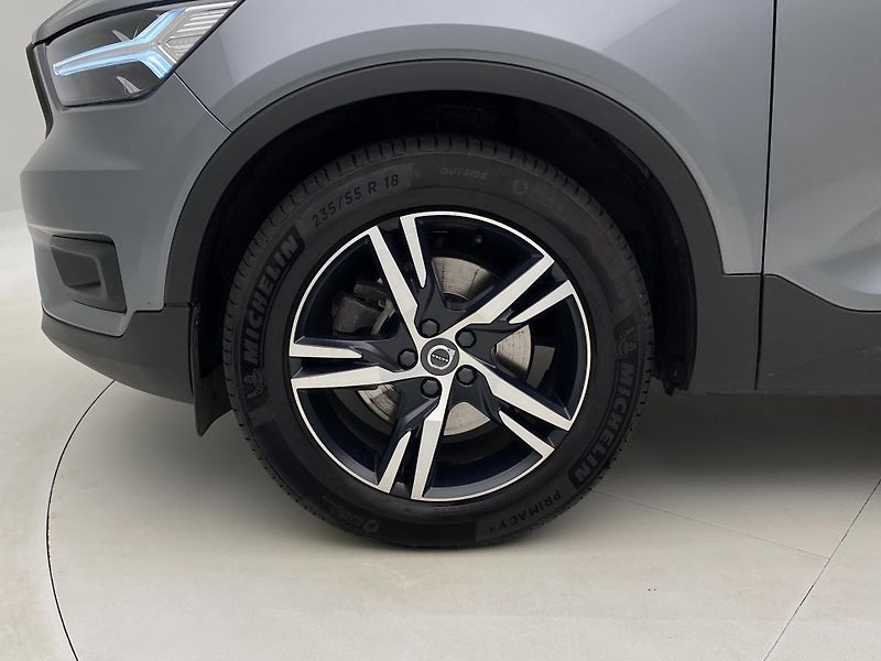 Volvo XC40 D4 AWD R-DESIGN AUT CZ - fotka 33 z 43