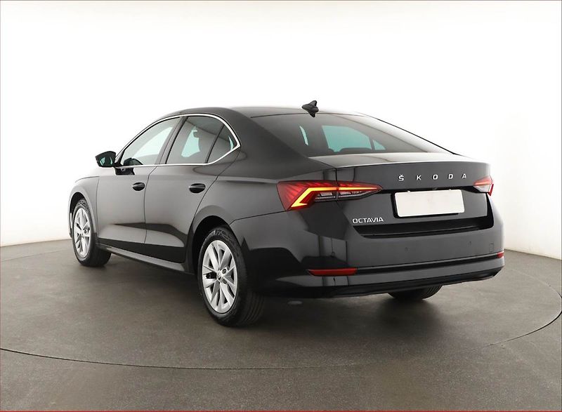 Škoda Octavia (2023) 2.0 TDI - fotka 4 z 20