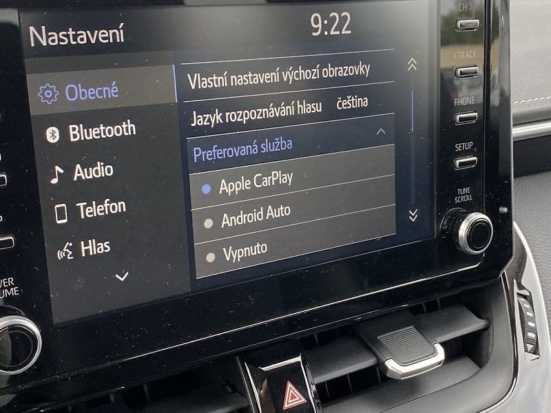 Toyota Corolla 1.8HSD, ČR, Executive VIP - fotka 13 z 23