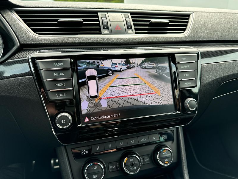 Škoda Superb Sportline 2.0 TDI DSG 4x4 - fotka 18 z 30
