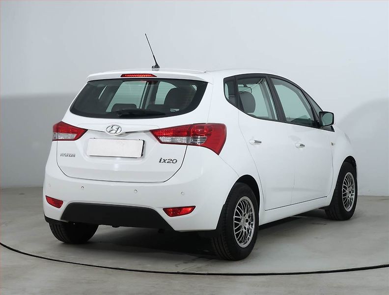 Hyundai ix20 (2016) 1.6 CVVT, Park. senzory - fotka 5 z 17