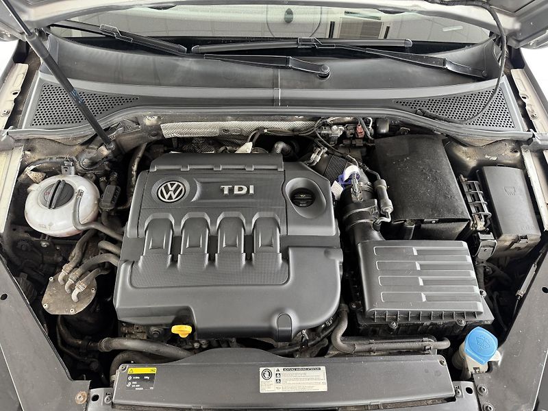 Volkswagen Passat 2,0TDI DSG*Highline*REZERVACE! - fotka 32 z 32