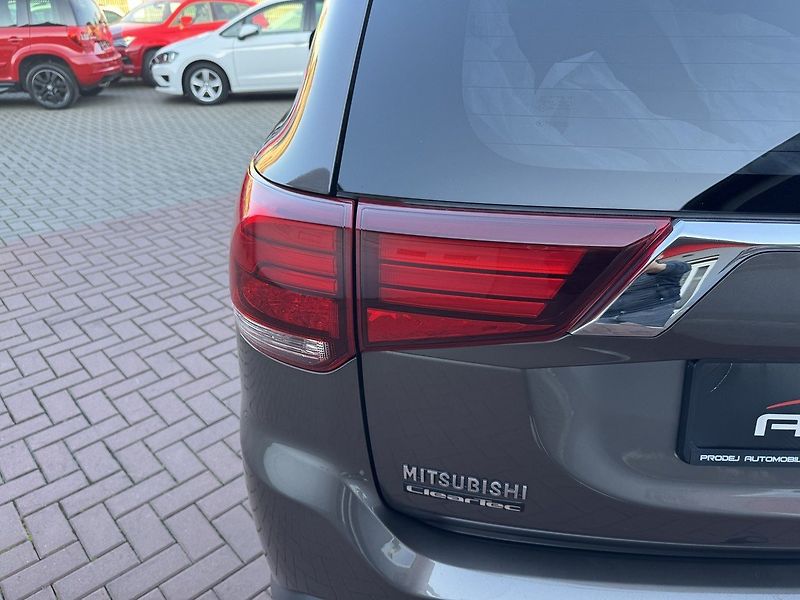Mitsubishi Outlander (2019) 2.0i Mivec Digi Klima Kamera - fotka 41 z 48