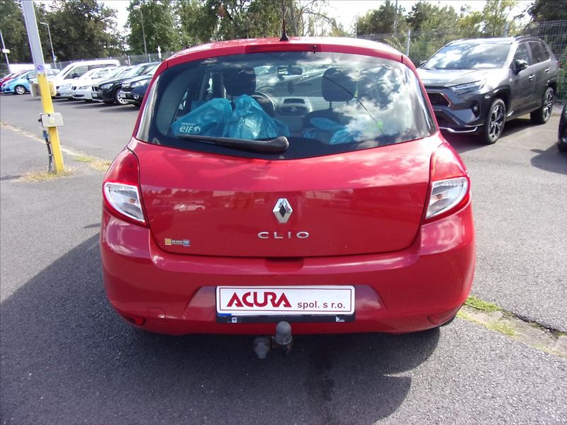 Renault Clio 1,2 - fotka 4 z 21
