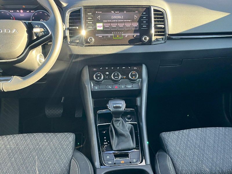 Škoda Karoq (2025) Top Selection 1,5TSI 110kW 7.s - fotka 25 z 33
