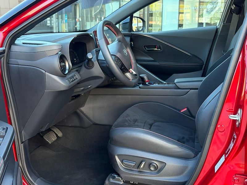 Toyota C-HR 2.0L PHEV 0 - 1 CVT (2x4) 8L G - fotka 7 z 18