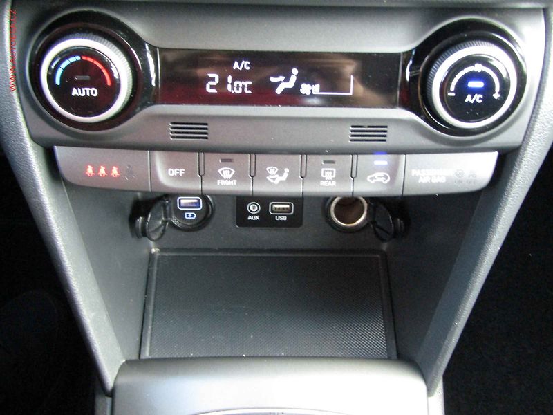 Hyundai Kona (2019) 1.0 T-GDi, Navi, kamera - fotka 17 z 22