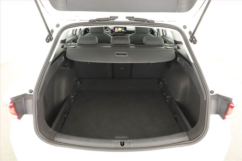 Seat Leon (2022) Style 1.5 TSI, Serv.kniha - fotka 10 z 12