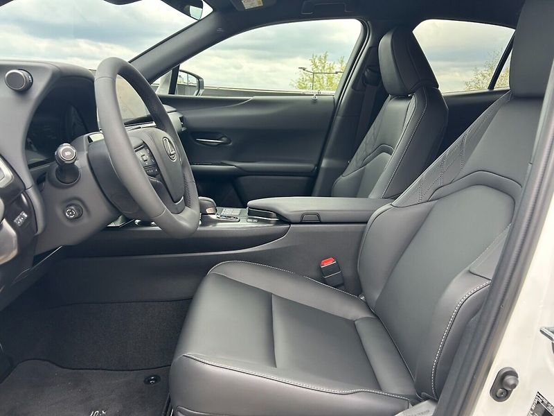 Lexus UX 300h 300h 2.0L HEV F SPORT DESIGN - fotka 6 z 10