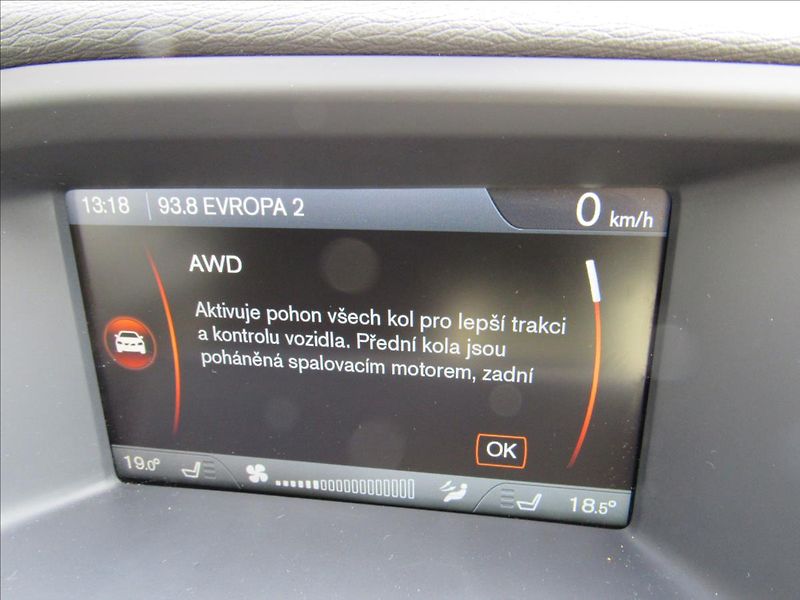 Volvo V60 2,4 D6 AWD Plug-in Hybrid - fotka 20 z 41