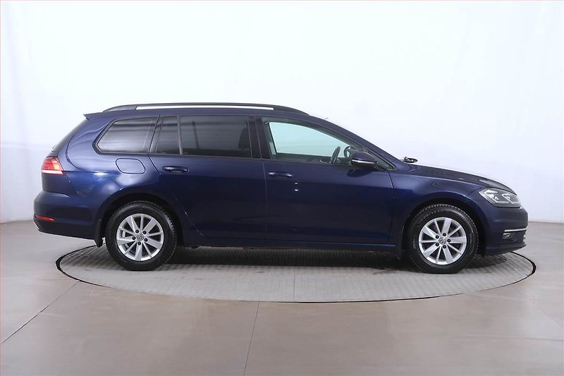 Volkswagen Golf (2018) 1.6 TDI, Automat, Tempomat - fotka 6 z 18