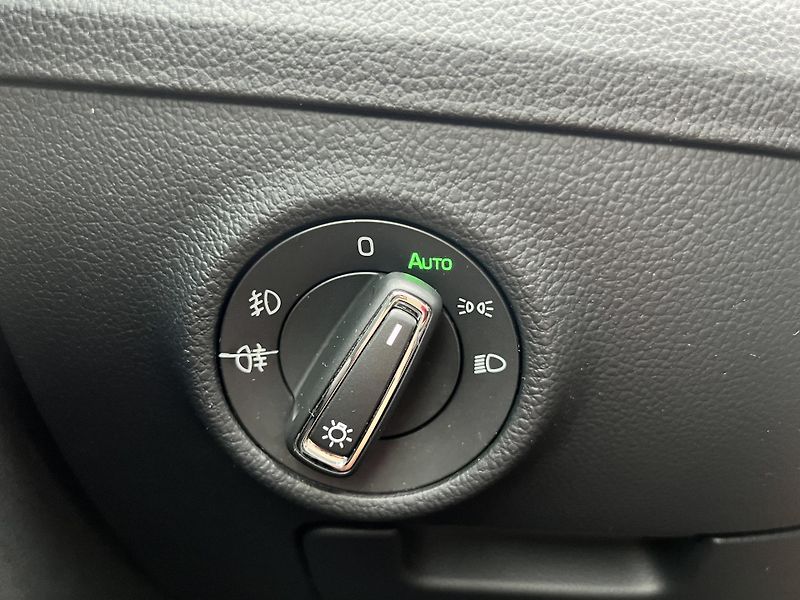 Škoda Superb L&K 2.0TDi 110kw KOUPENO V ČR - fotka 15 z 48