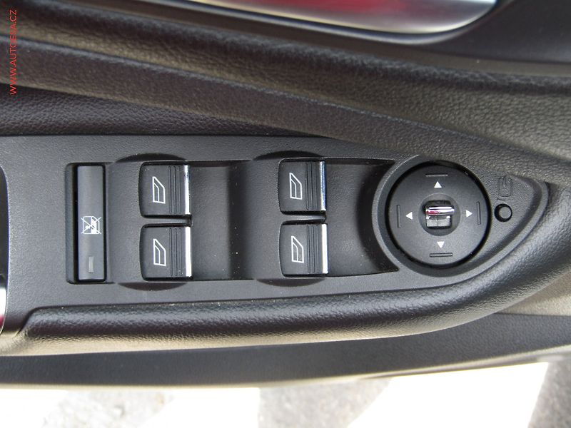 Ford Kuga (2013) 2.0 TDCi 4x4, AT, xenon - fotka 11 z 21
