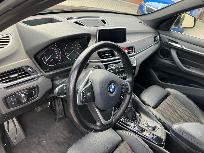 BMW X1 (2016) X-DRIVE 2.0d 140kW HEAD-UP,ČR - fotka 23 z 30