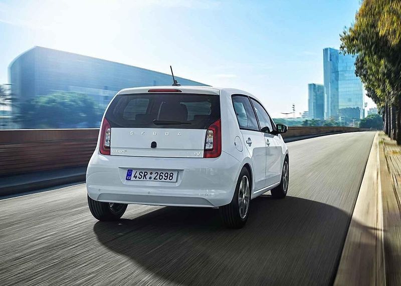 Elektromobil je v českém prostředí jen vozem pro ty, kteří nehledí na náklady.