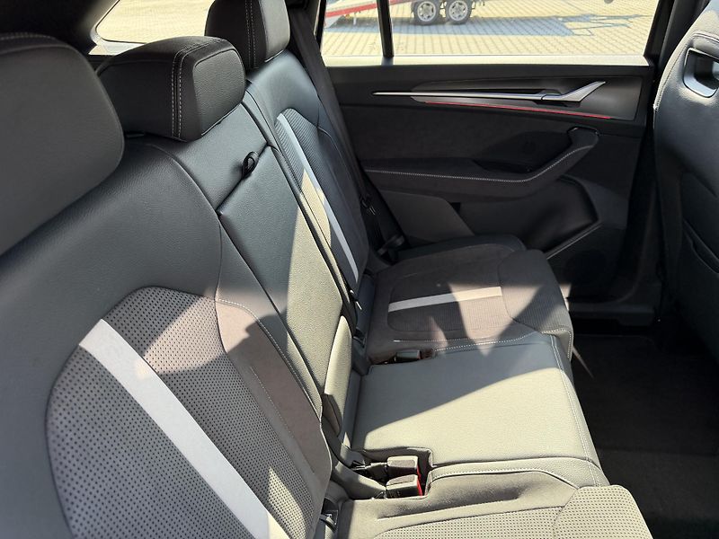 Škoda Kodiaq (2026) 2.0TDI 142kW 4X4 SPORT R19 HUD - fotka 29 z 47