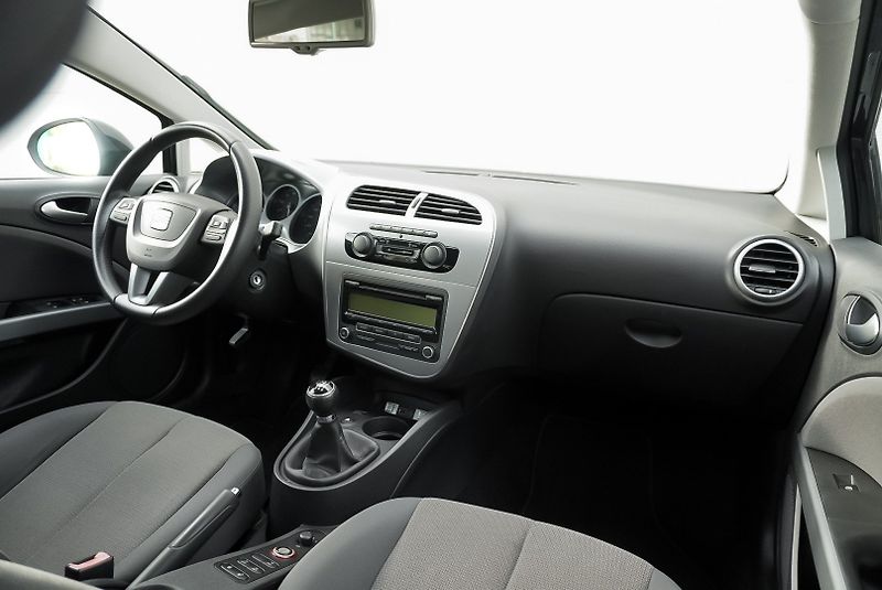 Seat Leon (2011) 1.2 TSi 77kW STYLE - fotka 19 z 28