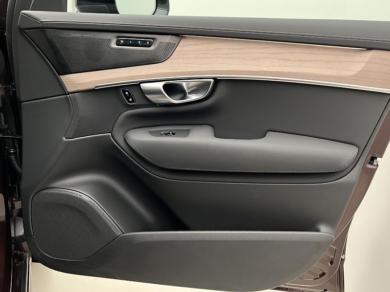 Volvo XC90 T8 AWD DARK PLUS REZERVACE - fotka 46 z 48