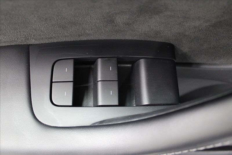 Tesla Model 3 0,0 Long Range dual motor - fotka 13 z 29