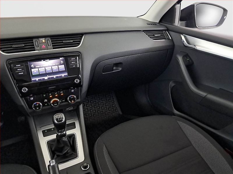 Škoda Octavia (2020) Ambition 1.5 TSI, Serv.kniha - fotka 8 z 18