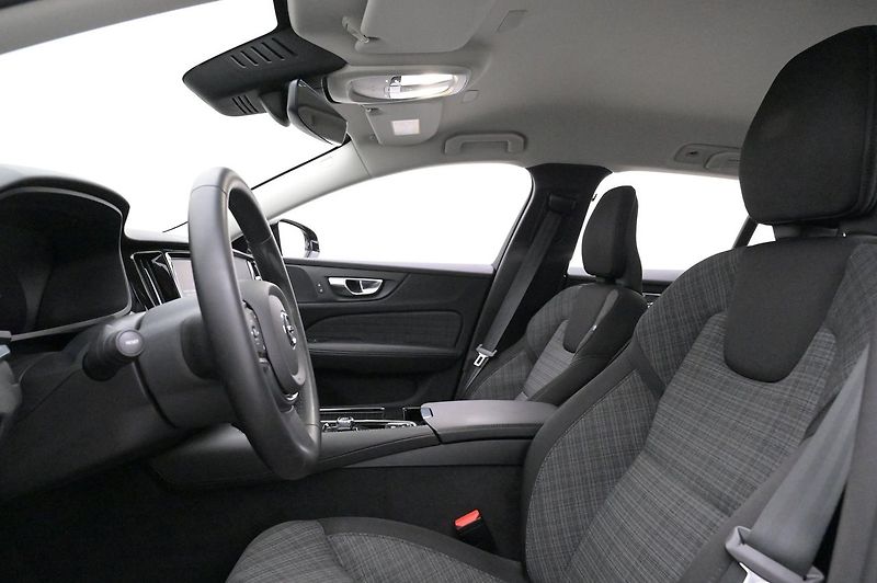 Volvo V60 Recharge T6 AWD Core Bright - fotka 8 z 22