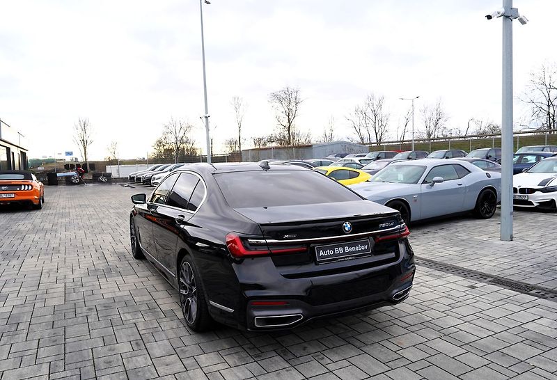 BMW Řada 7 750 Ld xDrive/Laser/M paket/ČR - fotka 4 z 50